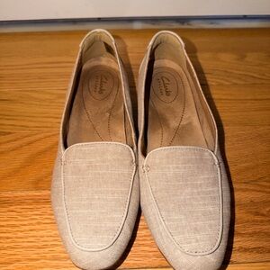 Clarks Women's Beige Loafers